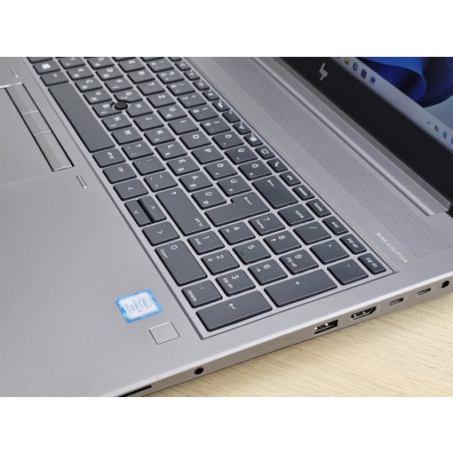 HP Zbook 15 G5 + NVIDIA / i7-8850H / 16GB RAM / 256GB SSD / Magyar billentyűzet